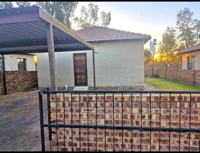 2 BEDROOM TOWNHOUSE FOR SALE IN CHANTELLE